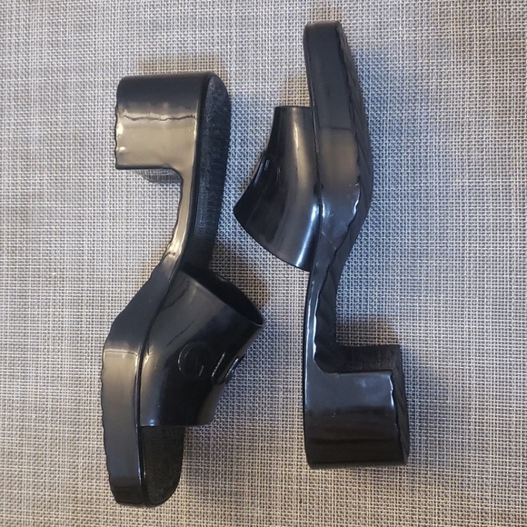Gucci Women’s Black Rubber Platform Block Heel Slide Sandals 👡 - Picture 7 of 8